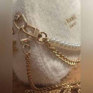 CHANEL Beaute’ BNWOT Ivory & Gold Fuzzy Small Zip Bag/Pouch/Case & Chanel Card.